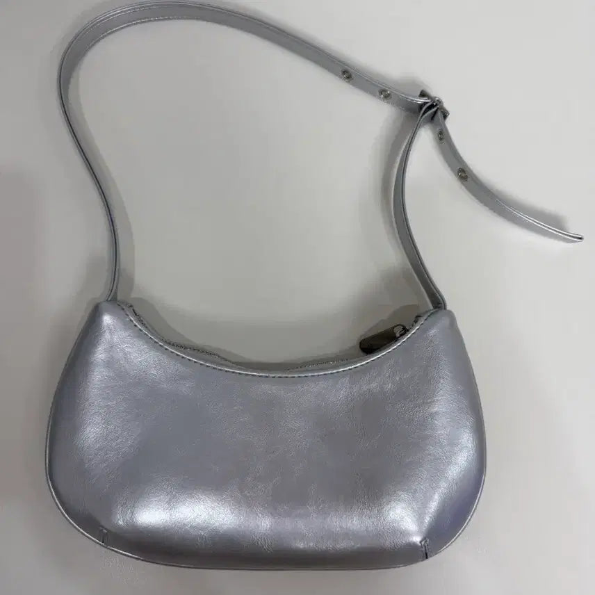 [BUNJANG] Emis Enamel Silver Hobo Bag / emis 이미스 에나멜 실버  호보백
