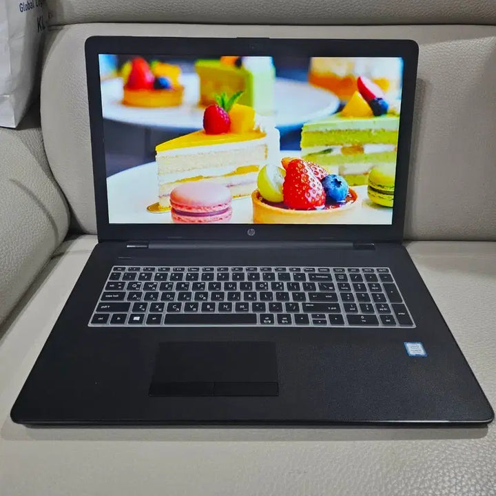 [BUNJANG] HP 17-inch Laptop - 8GB RAM, 256GB SSD, Intel i5-7200U, A-Class Condition / 17인치 HP 가성비 사무용 노트북(외관A급,램8GB,256GB)