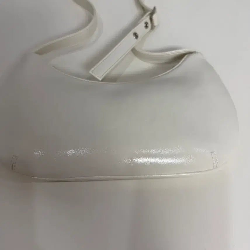 [BUNJANG] Emis Enamel Hobo Bag Ivory / emis 이미스 에나멜 호보백 아이보리