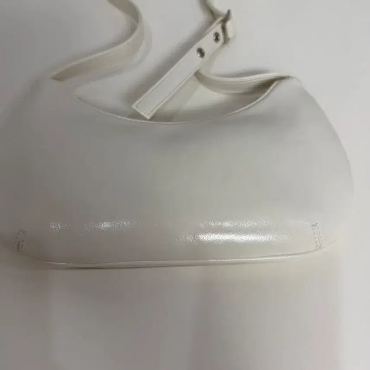 [BUNJANG] Emis Enamel Hobo Bag Ivory / emis 이미스 에나멜 호보백 아이보리