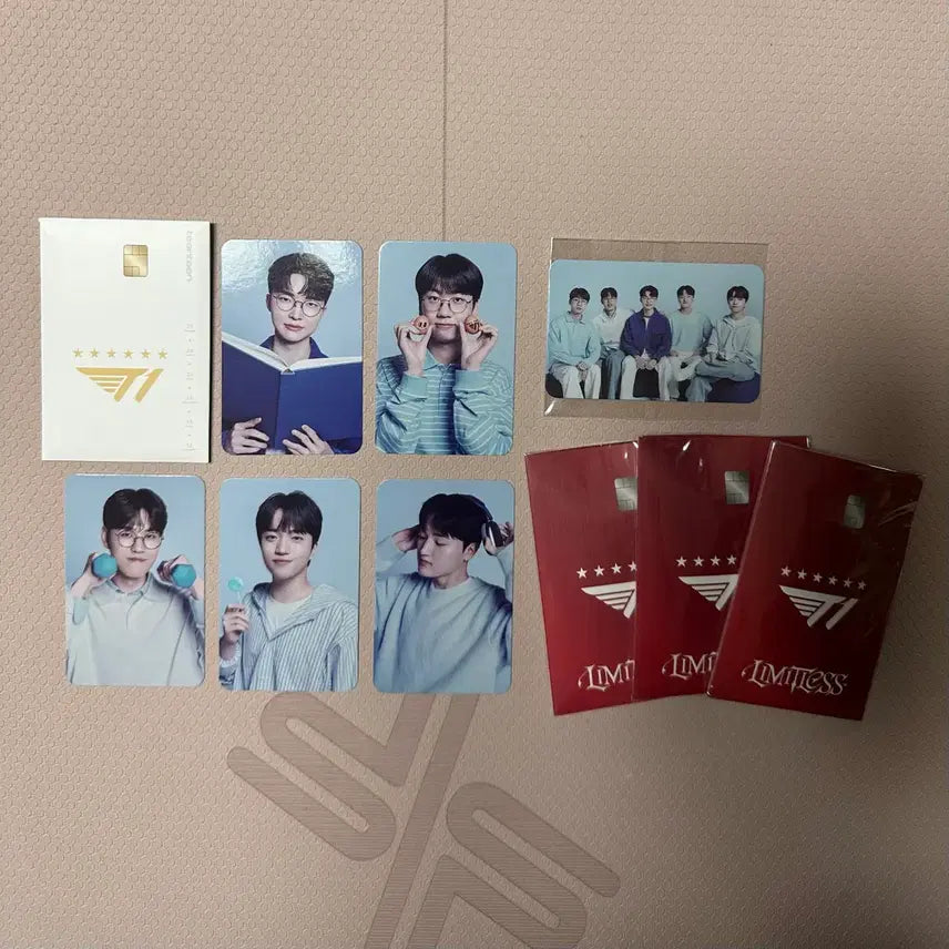 [BUNJANG] T1 Woori Bank Photocard Bundle Set + 3 Keyrings / 티원 T1 우리은행 포토카드 개인+단체+키링3개