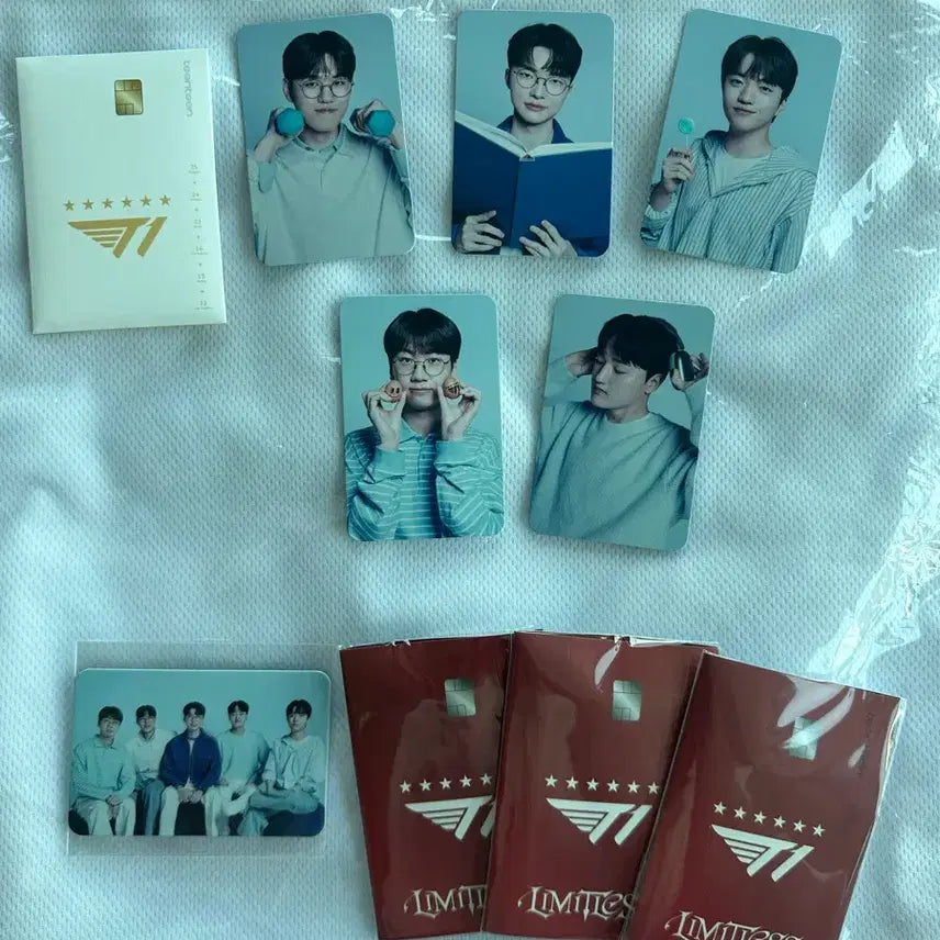 [BUNJANG] T1 Woori Bank Photocard Bundle Set + 3 Keyrings / 티원 T1 우리은행 포토카드 개인+단체+키링3개