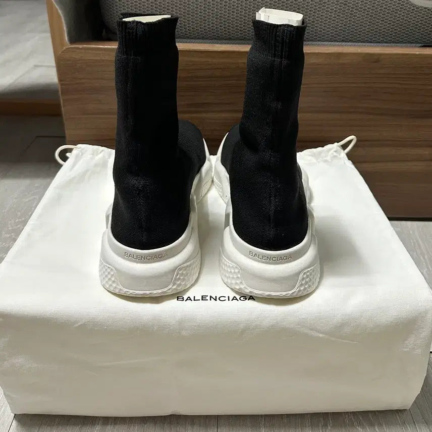 [BUNJANG] Balenciaga 17FW Season 1st Edition Speedrunner Long Version / 초레어) 발렌시아가 17년도 시즌 초판 스피드러너 롱 버전
