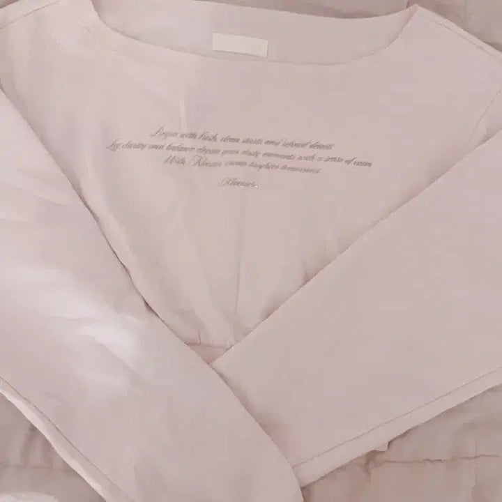 [BUNJANG] Clicheria Suga Lettering Top Baby Pink / 클리시어 슈가 레터링 탑 베이비 핑크
