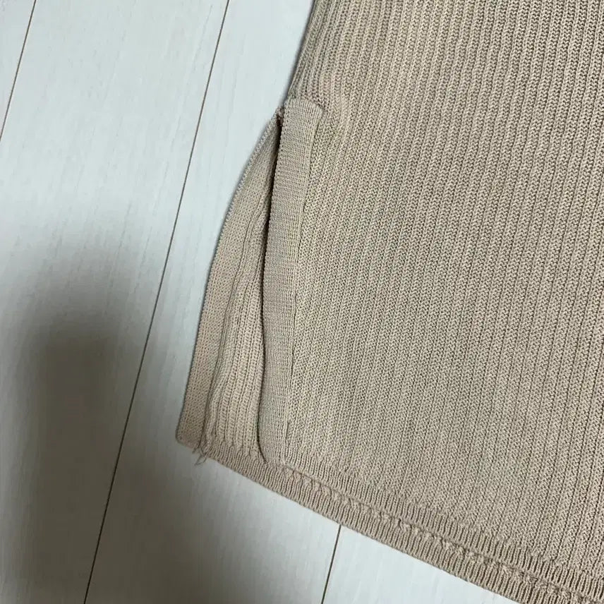 [BUNJANG] Bowen Sleeveless Knit / 보웬 나시 니트