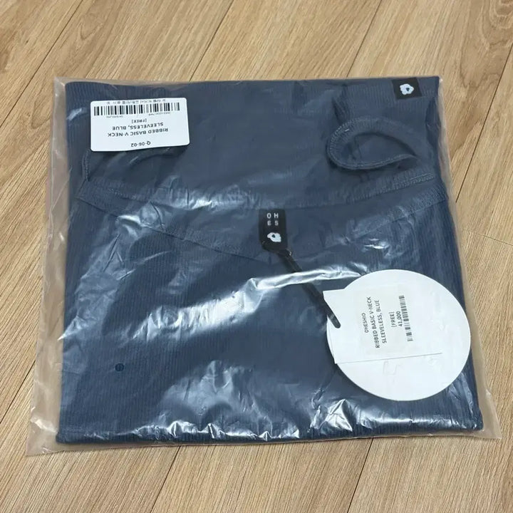 [SOLD OUT] 오헤시오 브이넥 민소매 나시 블루