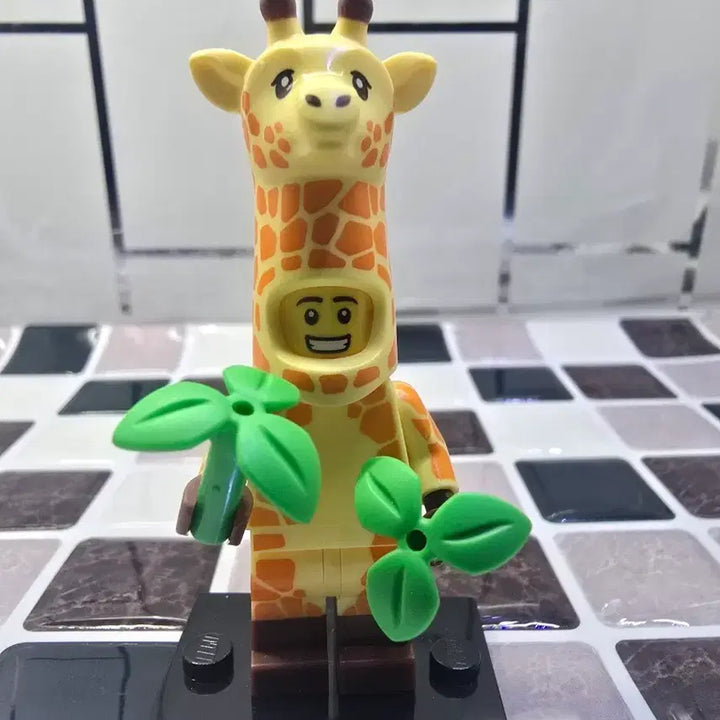 [BUNJANG] LEGO Minifigure Giraffe Mascot Employee / 레고 기린 알바