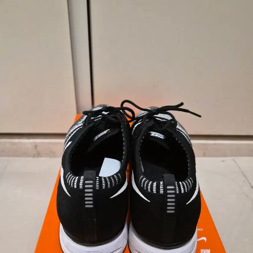 [BUNJANG] Nike Flyknit Trainer Black/White / [265] 나이키 플라이니트 트레이너 검흰
