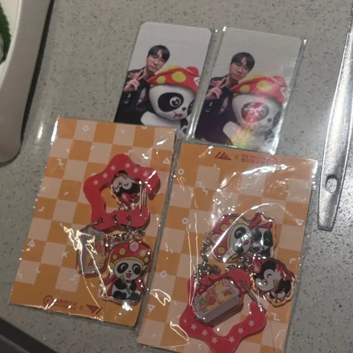 [SOLD OUT] 하이디라오 티원 도란 포카+키링 홀로그램 버전
