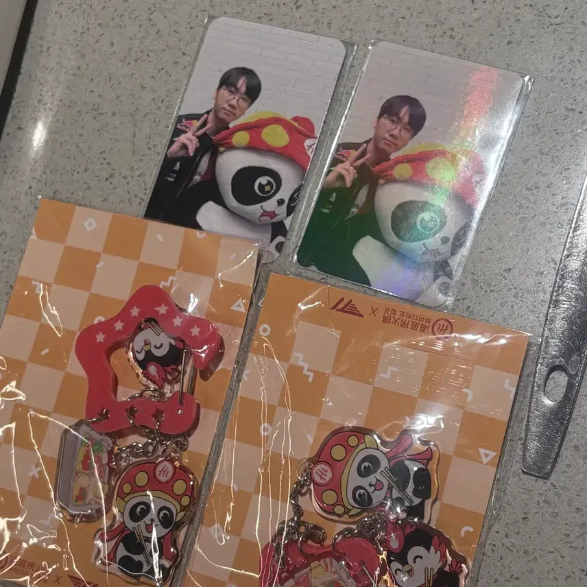 [SOLD OUT] 하이디라오 티원 도란 포카+키링 홀로그램 버전