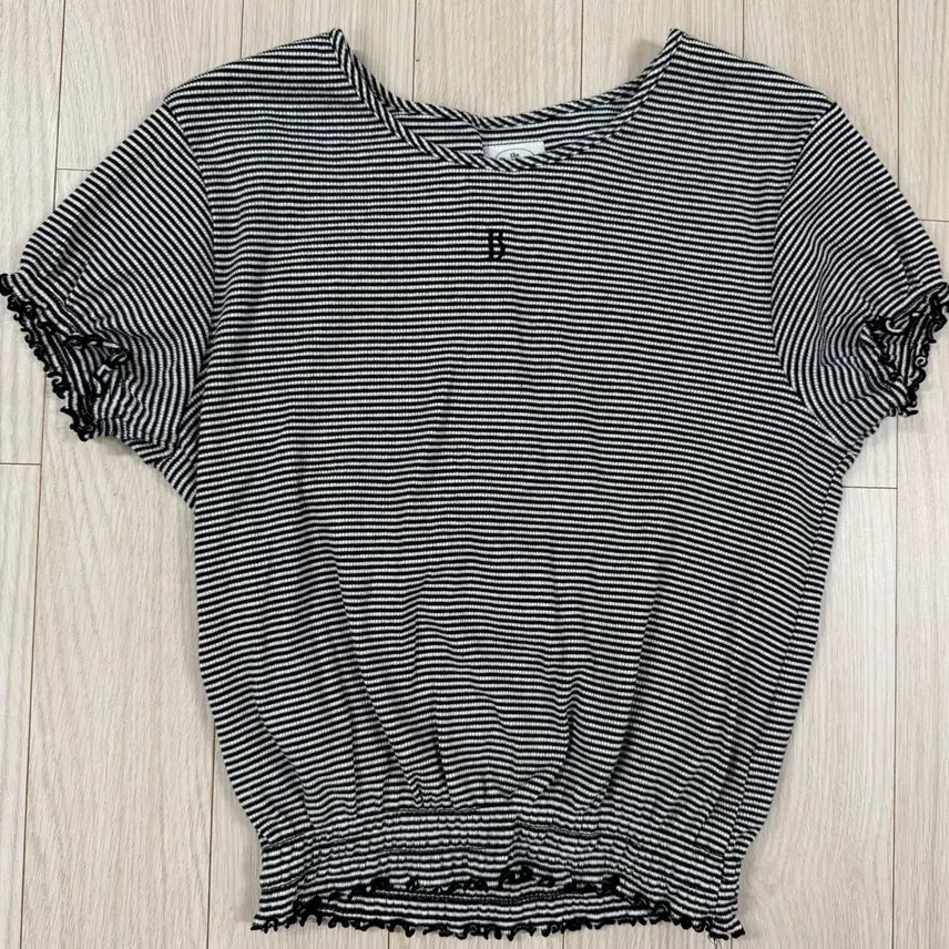 [BUNJANG] TheBarnet Letters Hem T-Shirt / 더바넷 레터스 햄 티셔츠