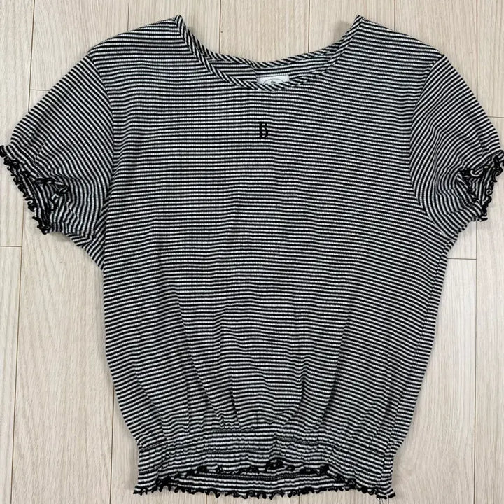[BUNJANG] TheBarnet Letters Hem T-Shirt / 더바넷 레터스 햄 티셔츠