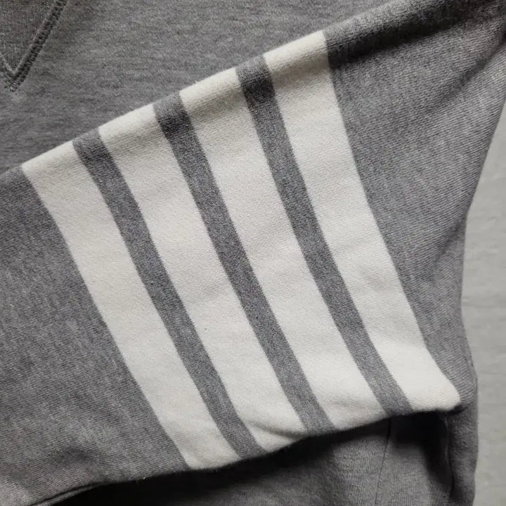 [BUNJANG] Thom Browne Striped Arm Patch Sweatshirt Size 2 / [정품] 2 / 톰브라운 사선완장 맨투맨