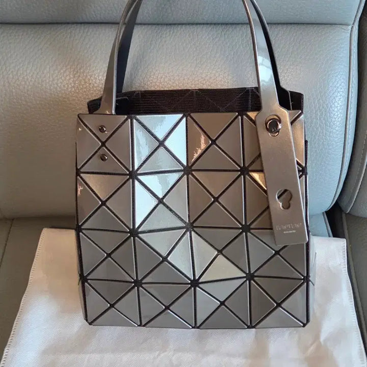 [BUNJANG] Bao Bao Carat Medium/Large Handbag / 정품 바오바오 캐럿 미디엄(라지) / 국내 백화점 정품/최종가격인하