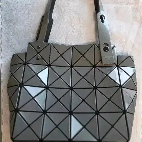 [BUNJANG] Bao Bao Carat Medium/Large Handbag / 정품 바오바오 캐럿 미디엄(라지) / 국내 백화점 정품/최종가격인하