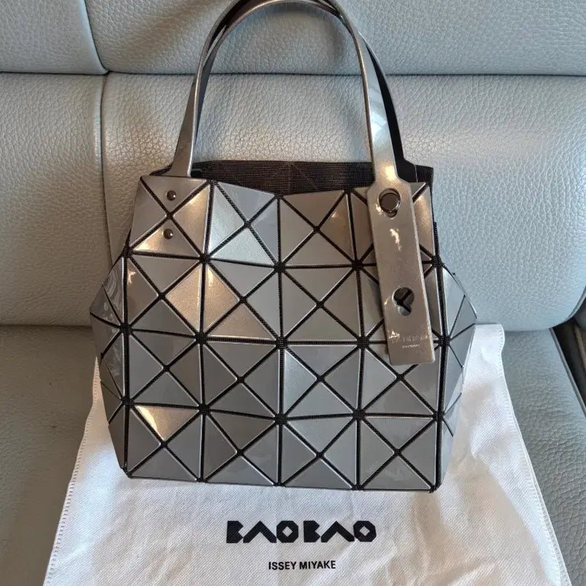 [BUNJANG] Bao Bao Carat Medium/Large Handbag / 정품 바오바오 캐럿 미디엄(라지) / 국내 백화점 정품/최종가격인하