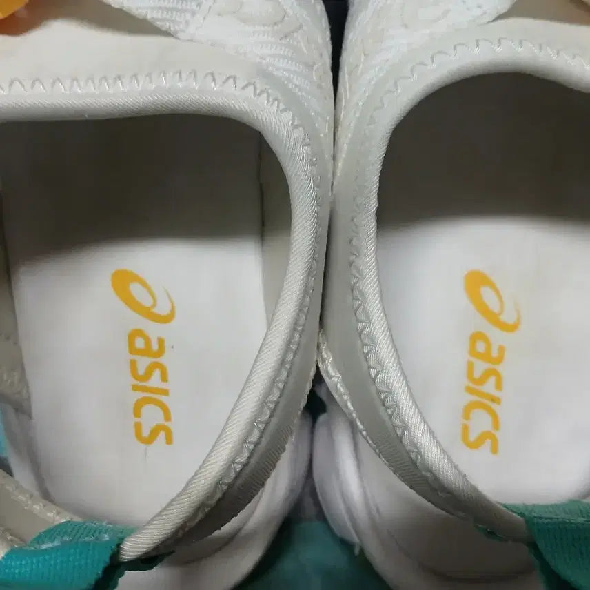 [SOLD OUT] 아식스젤퀀텀샌들260