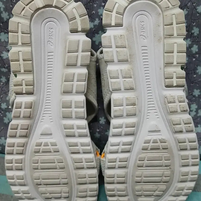 [SOLD OUT] 아식스젤퀀텀샌들260