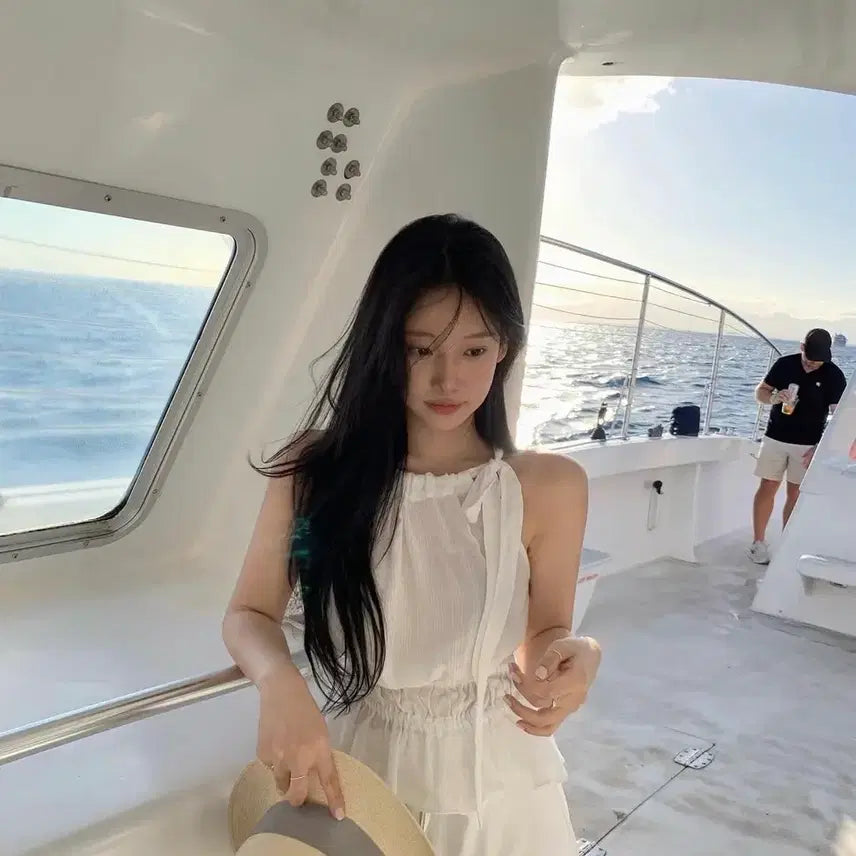 [BUNJANG] Leeds Halter Blouse (Ivory) / leeds 리즈 홀터 블라우스 (택O)