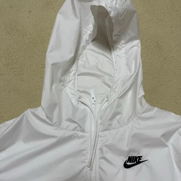[SOLD OUT] 나이키 화이트 바람막이