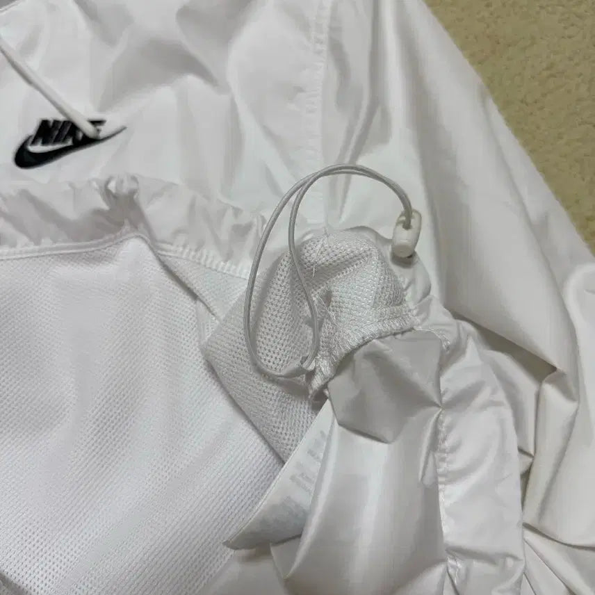 [SOLD OUT] 나이키 화이트 바람막이