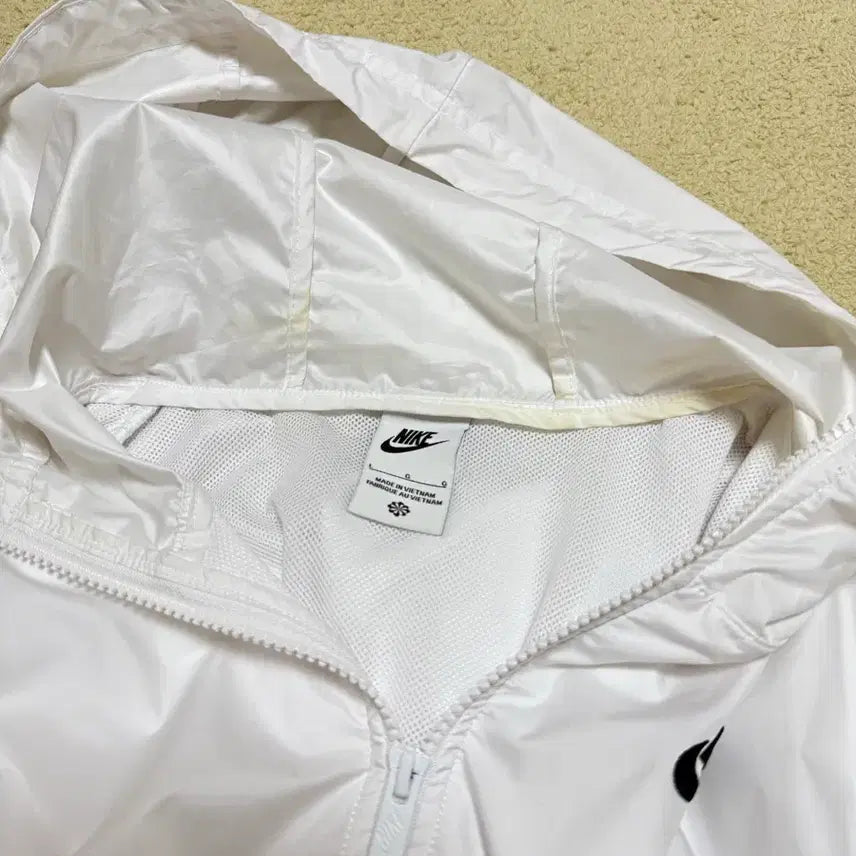 [SOLD OUT] 나이키 화이트 바람막이