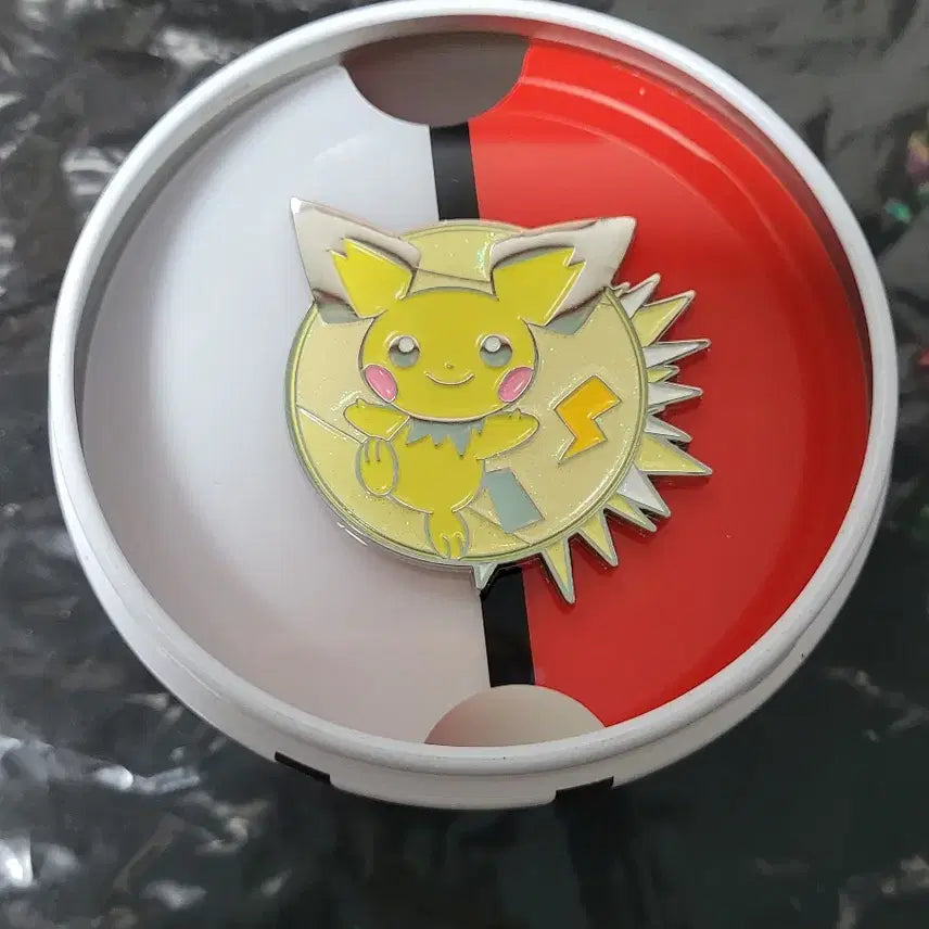 [BUNJANG] Pokemon Pop-up Store Pichu Badge / 포켓몬 팝업스토어 피츄 뱃지 판매합니다.