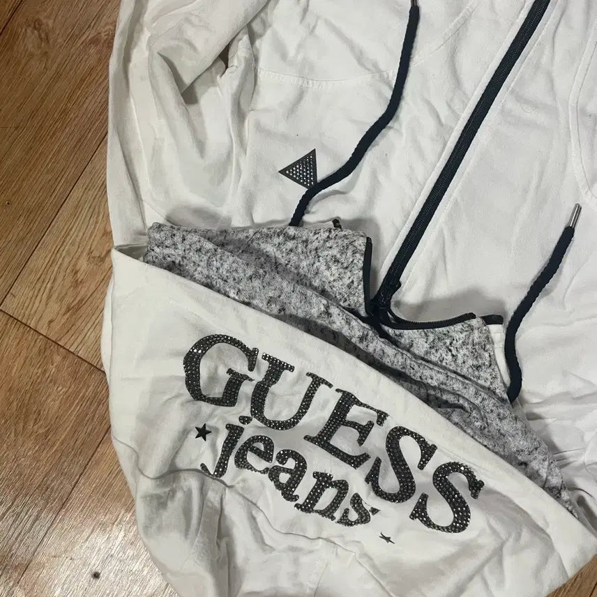 [BUNJANG] Guess White Cubic Bead Hooded Zip-up Jacket / GUESS 게스 화이트 큐빅 비즈 후드집업 대장 y2k 올드스쿨 져지