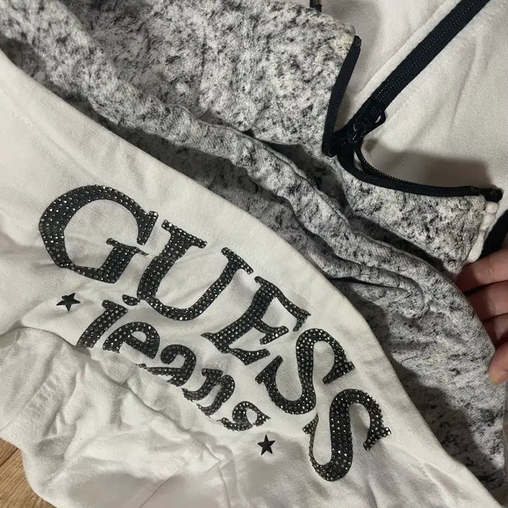 [BUNJANG] Guess White Cubic Bead Hooded Zip-up Jacket / GUESS 게스 화이트 큐빅 비즈 후드집업 대장 y2k 올드스쿨 져지