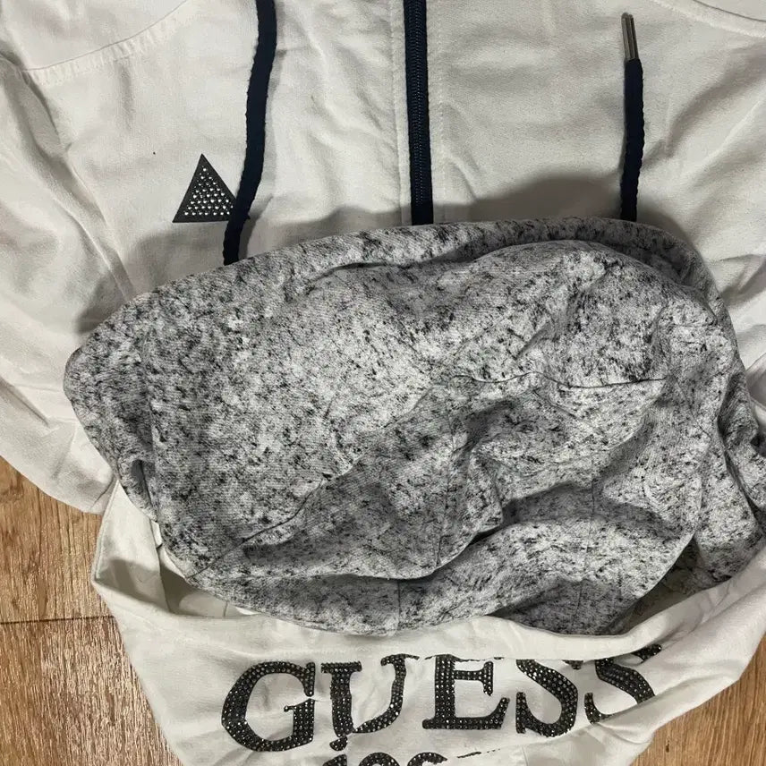 [BUNJANG] Guess White Cubic Bead Hooded Zip-up Jacket / GUESS 게스 화이트 큐빅 비즈 후드집업 대장 y2k 올드스쿨 져지