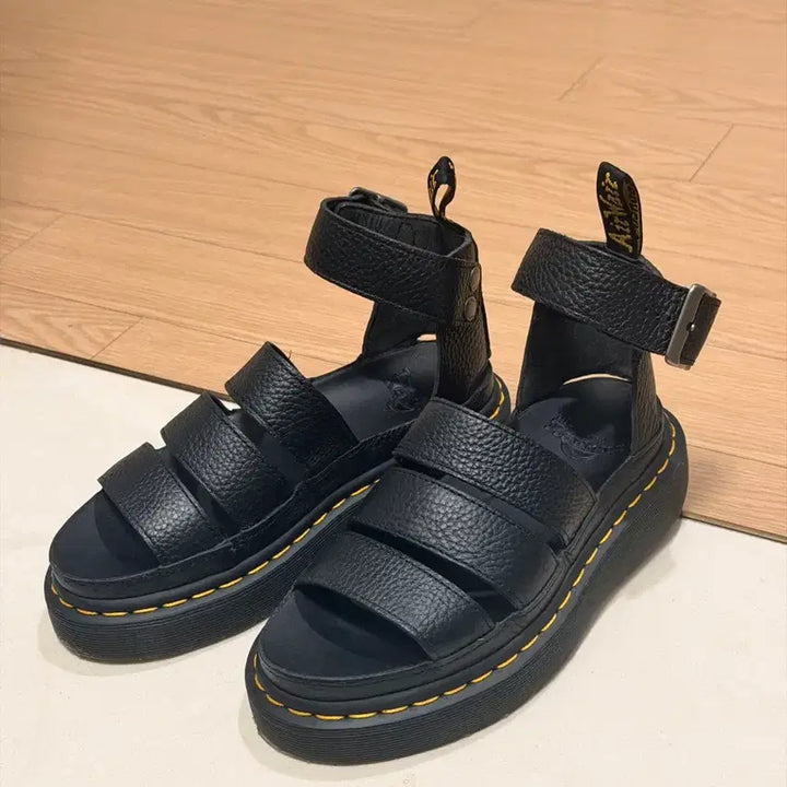 [BUNJANG] Dr. Martens Clarissa II Quad Buckle Strap Sandals UK3 / 닥터마틴 클라리사 II 쿼드 버클 스트랩 샌들 220-230 uk3