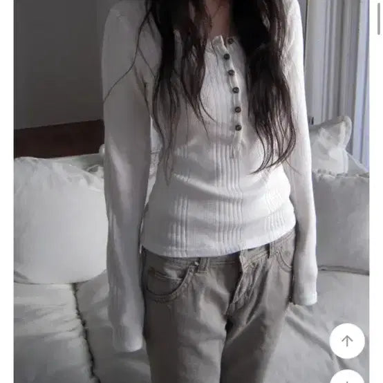 [BUNJANG] Iz Iz Button Knit / 이즈이즈 단추 말라보이는 핏 봄에 입기 딱 좋은 니트