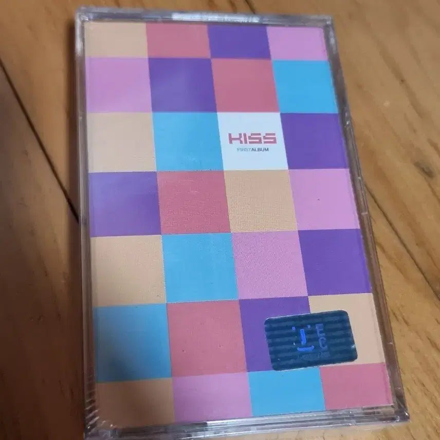 [BUNJANG] KISS 1st Album Unsealed Cassette Tape / KISS 1집 미개봉 카세트 테이프 판매합니다