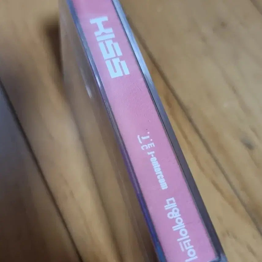[BUNJANG] KISS 1st Album Unsealed Cassette Tape / KISS 1집 미개봉 카세트 테이프 판매합니다