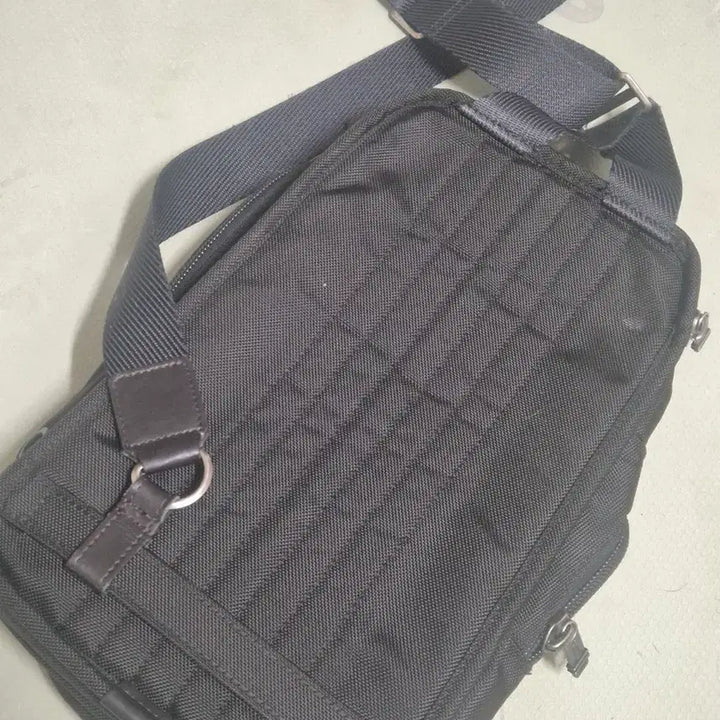 [BUNJANG] Tumi Alpha Bravo Monterey Sling Bag Black / 투미 알파 브라보 몬터레이 슬링백