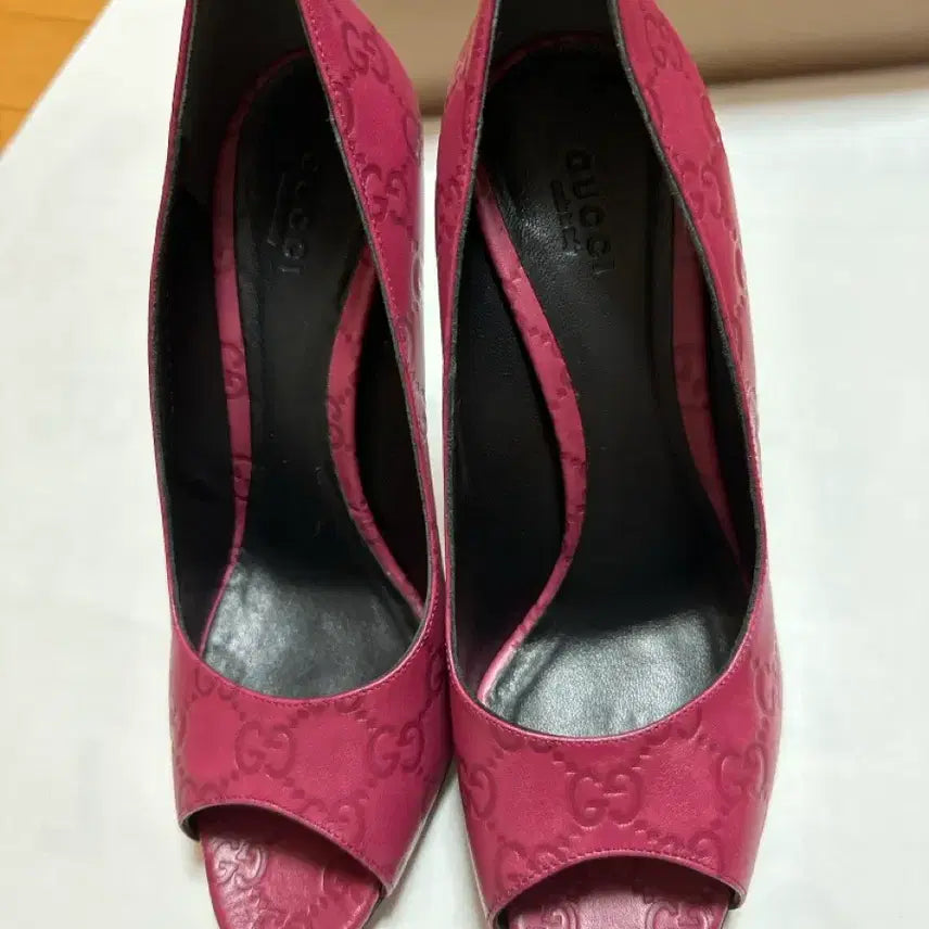 [BUNJANG] Gucci GG Embossed Logo Pumps Heel 38.5 Magenta / 정품 새상품 구찌 GG 엠보 로고 펌프스 힐 38.5