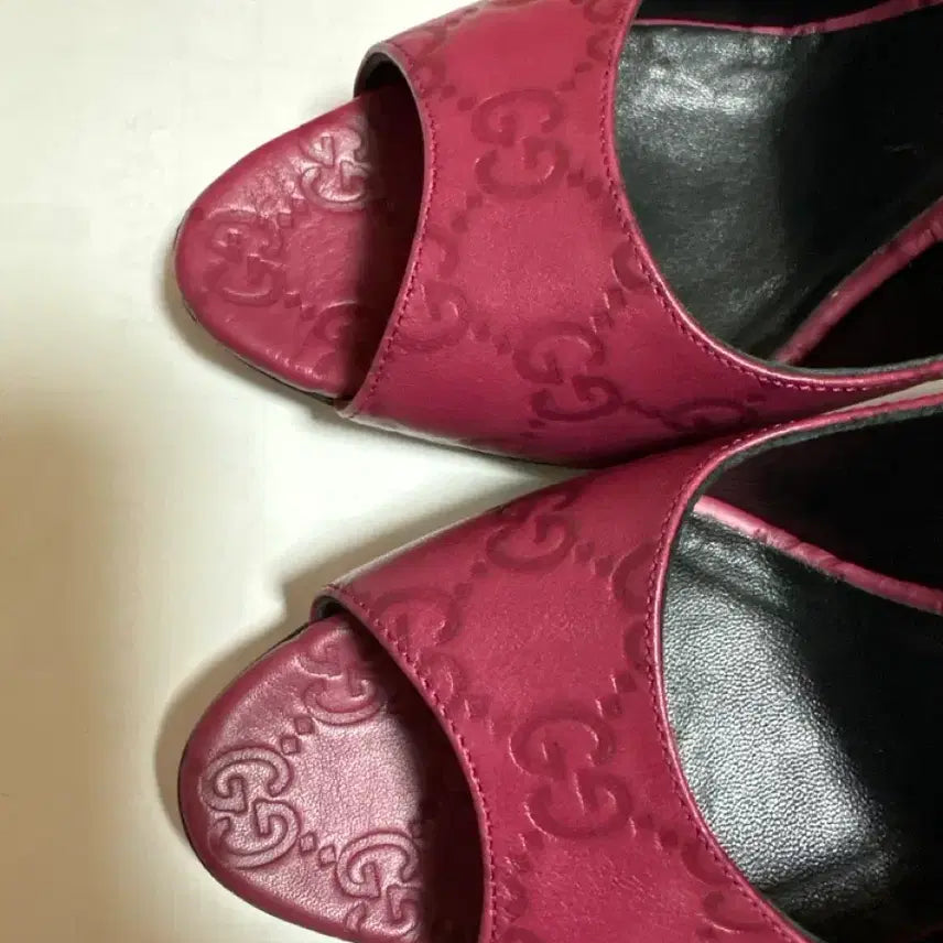 [BUNJANG] Gucci GG Embossed Logo Pumps Heel 38.5 Magenta / 정품 새상품 구찌 GG 엠보 로고 펌프스 힐 38.5