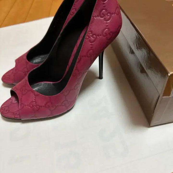 [BUNJANG] Gucci GG Embossed Logo Pumps Heel 38.5 Magenta / 정품 새상품 구찌 GG 엠보 로고 펌프스 힐 38.5