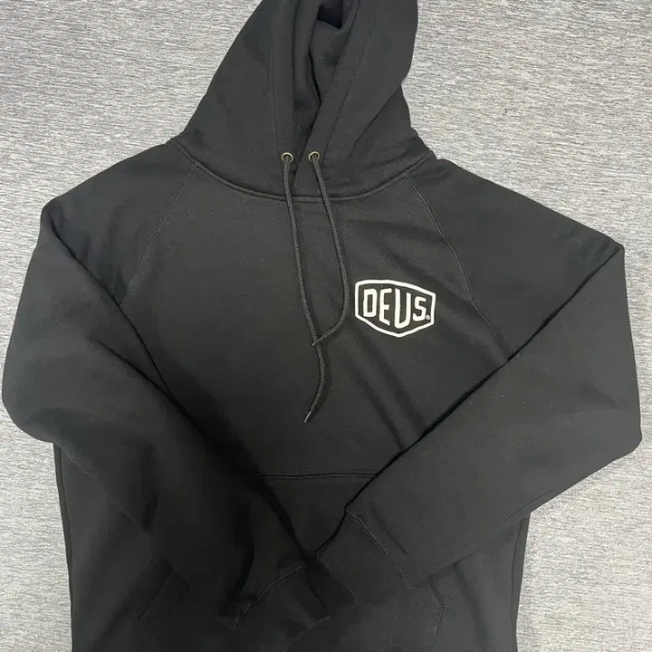 [BUNJANG] Deus Ex Machina Seoul Hoodie Black / 데우스 엑스 마키나 서울 후드티 블랙