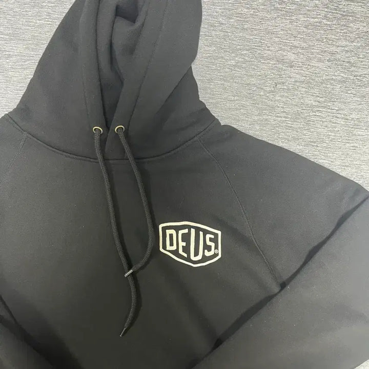 [BUNJANG] Deus Ex Machina Seoul Hoodie Black / 데우스 엑스 마키나 서울 후드티 블랙