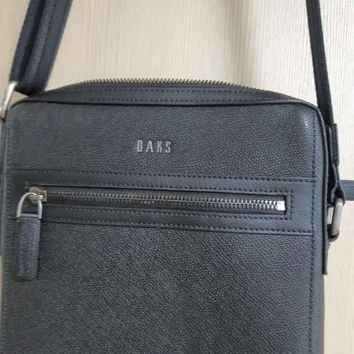 [BUNJANG] Daks Black Leather Crossbody Bag / 닥스 남성불랙 가죽 크로스백