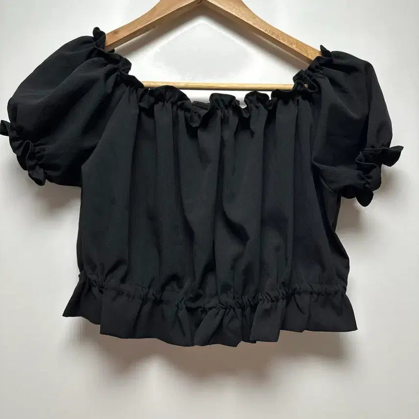 [BUNJANG] From Beginning Ruffled Sleeve Off-Shoulder Blouse / 프롬비기닝 프릴 소매 오프숄더 블라우스