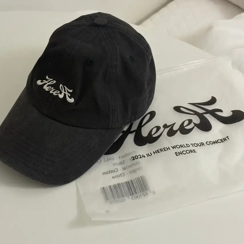 [BUNJANG] IU 2024 Here Concert Hat + 2 Cushions Bundle Set / 일괄가격)아이유 2024 헐콘 모자 + 방석 2개