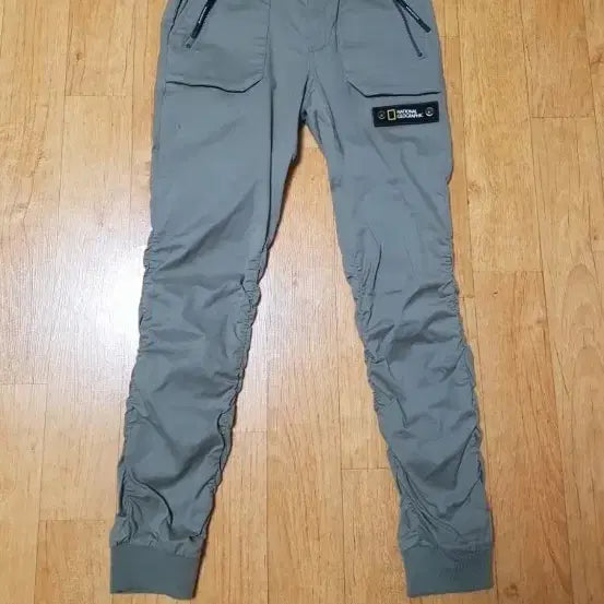 [SOLD OUT] 정품 새옷수준)내셔널지오그래픽 카키색 유틸리티 카고 얇고시원한 스판바지