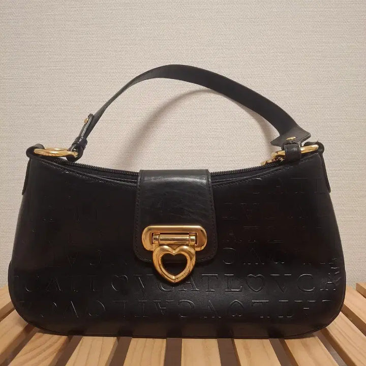 [BUNJANG] Lovecat Black Embossed Shoulder Bag / 러브캣 블랙 엠보 숄더백