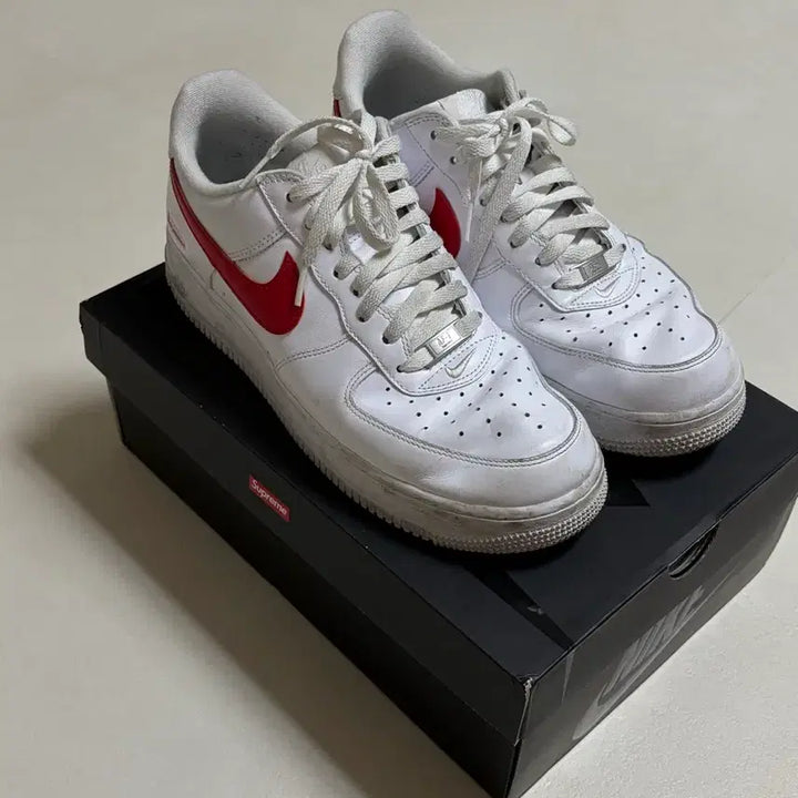 [BUNJANG] Nike x Supreme Air Force 1 Low White Speed Red (285mm) / 나이키 x 슈프림 에어포스 1 로우 화이트/스피드 레드 285사이