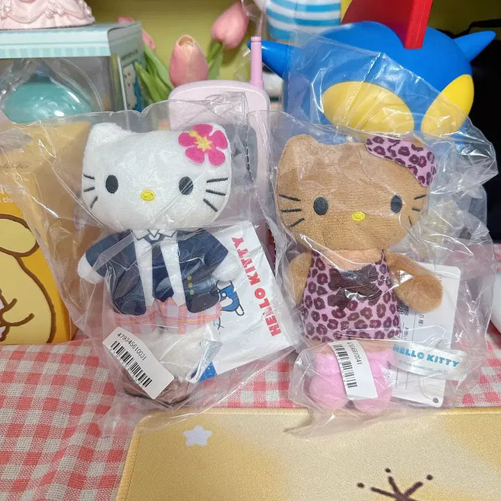 [BUNJANG] Sanrio Long-Legged Kitty School Uniform Gal Tan Kitty Mascot Keychain / 일본 정품 산리오 롱다리키티 교복 갸루 태닝 키티 마스코트 키링
