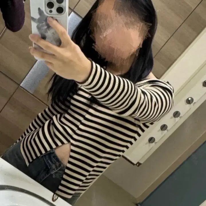 [SOLD OUT] 스트라이프 오프숄더