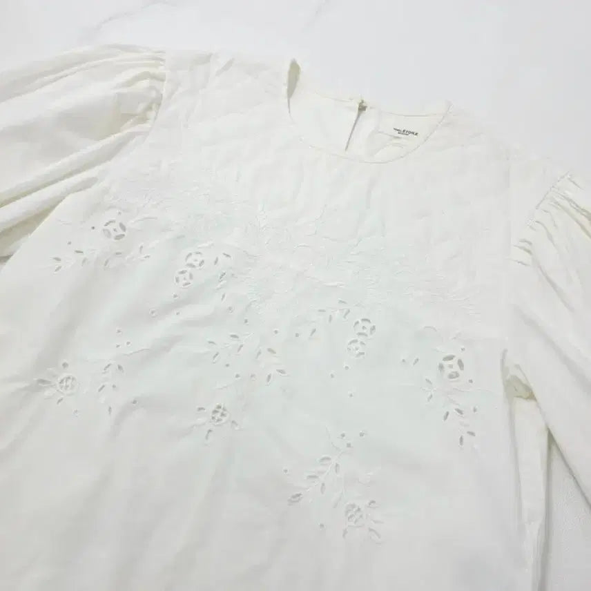 [BUNJANG] Isabel Marant White Embroidered Puff Sleeve Blouse / 이자벨마랑 화이트 자수 퍼프 소매 블라우스 36