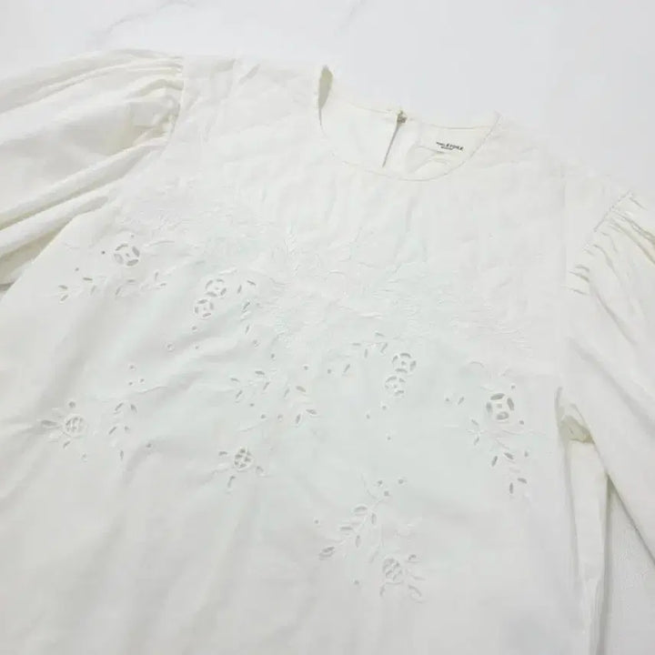 [BUNJANG] Isabel Marant White Embroidered Puff Sleeve Blouse / 이자벨마랑 화이트 자수 퍼프 소매 블라우스 36
